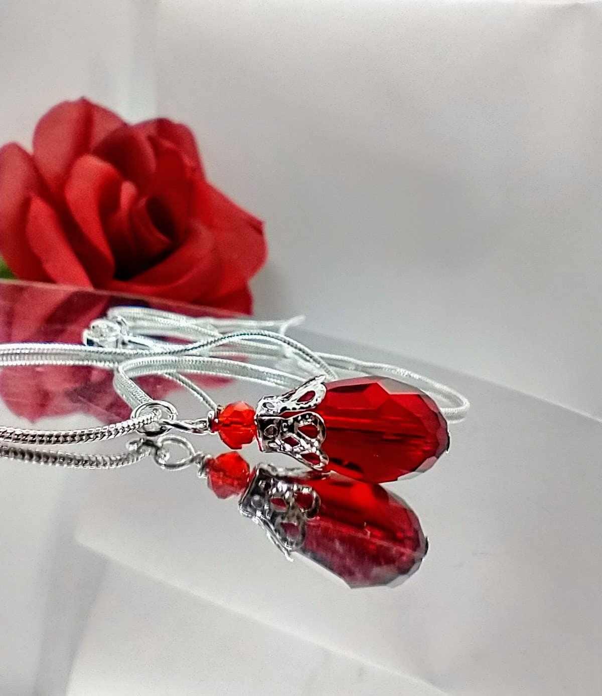 Red Garnet Beaded Stretch Bracelet: Silver Plated Floral Jewelry