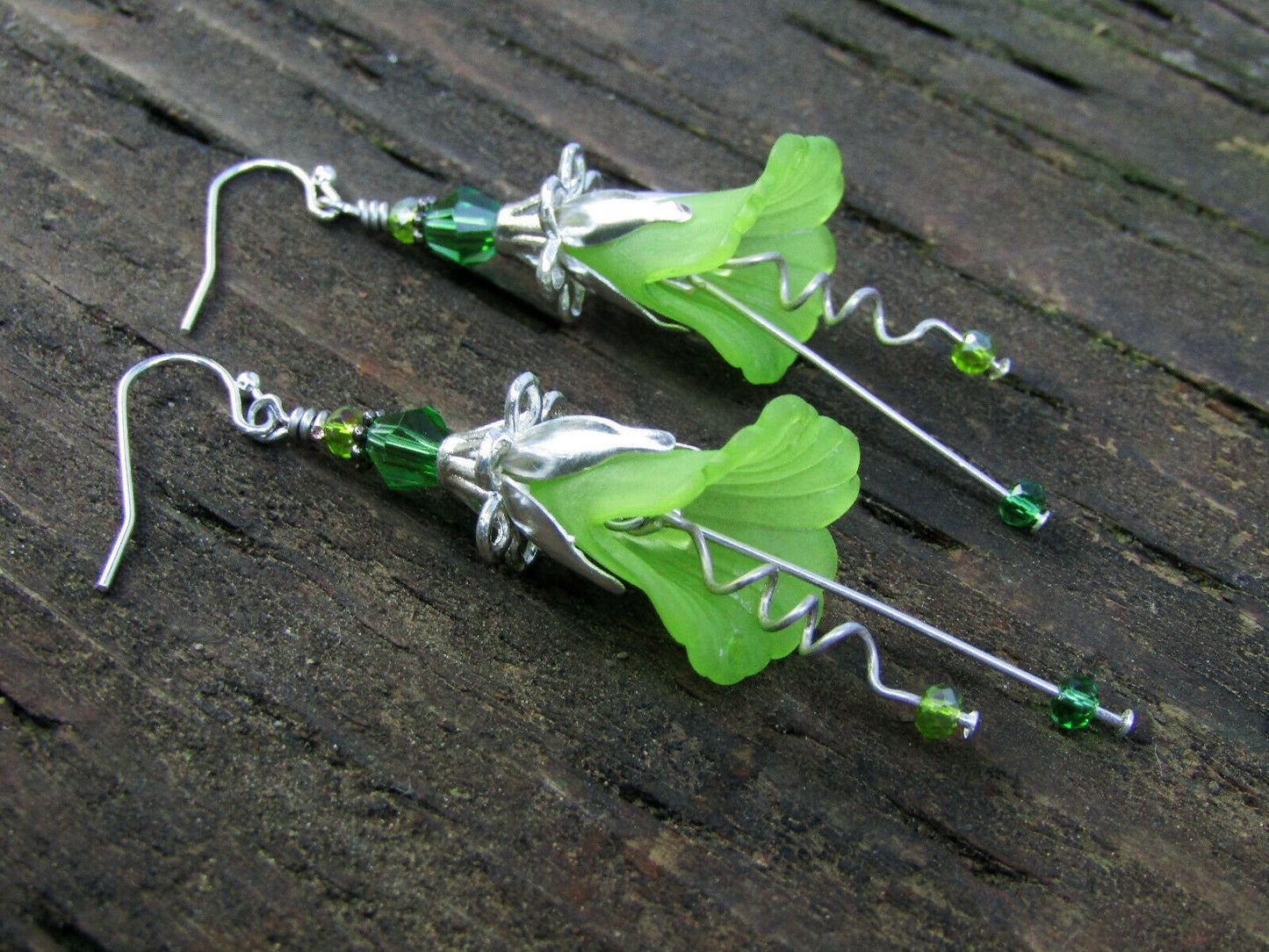 Green Lucite Flower Dangle Earrings: Boho Vintage Style