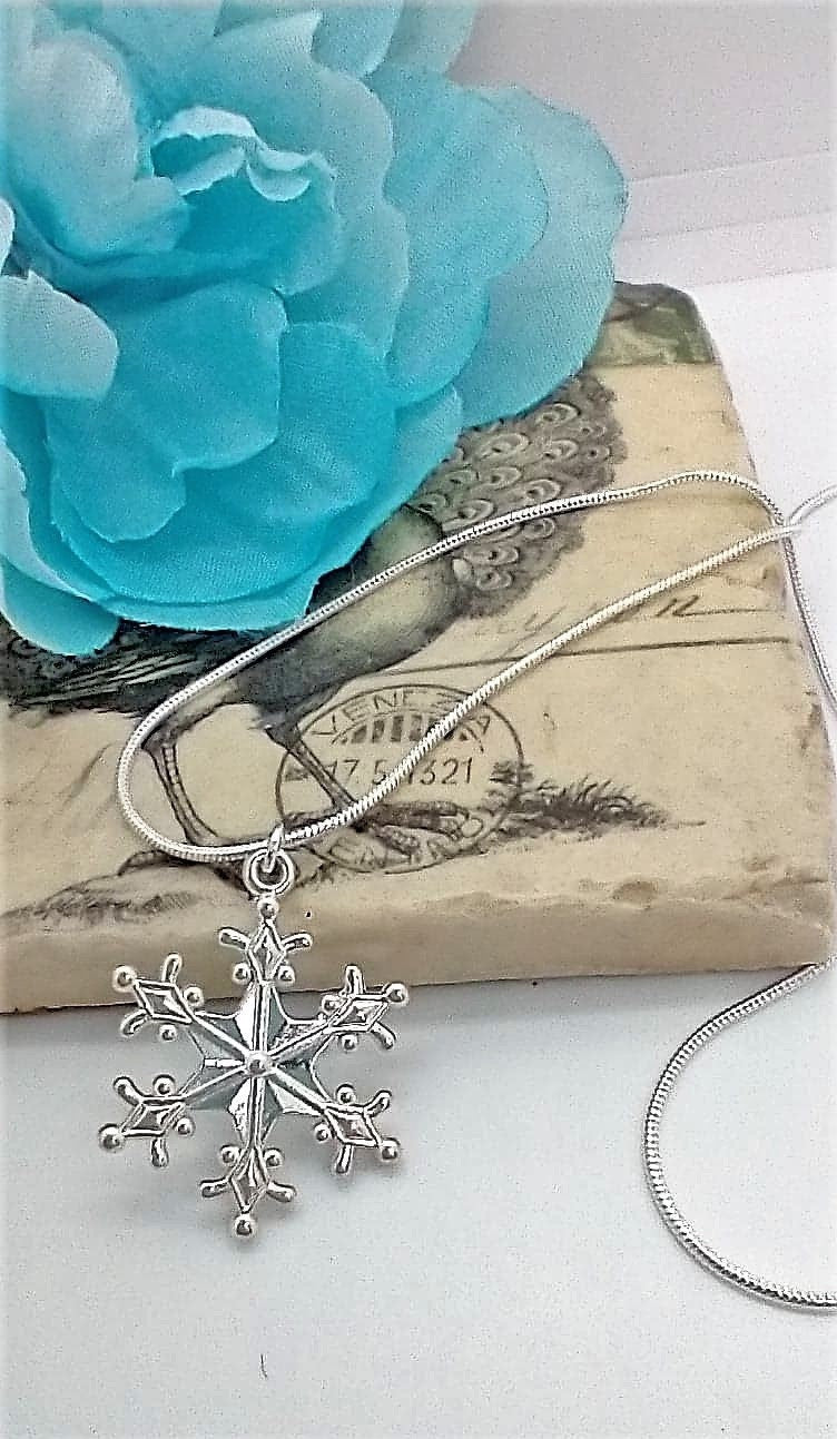 Silver Snowflake Necklace Christmas Necklace Minimalist Jewelry Charm Pendant Gift For Her