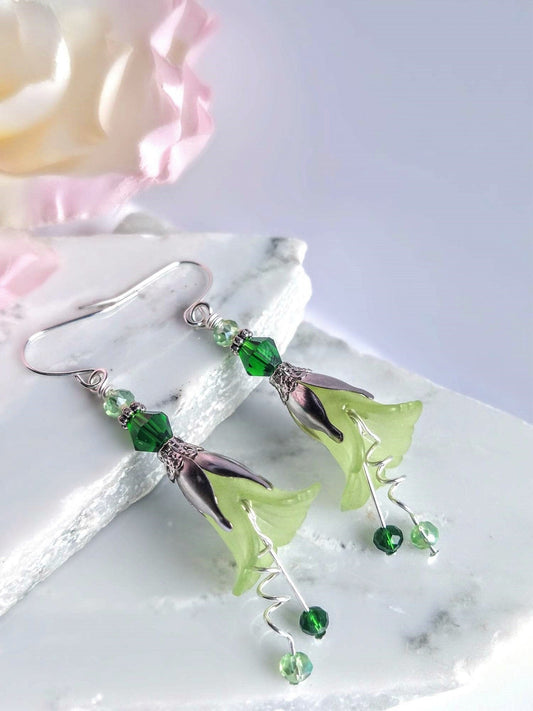 Green Lucite Flower Dangle Earrings: Boho Vintage Style