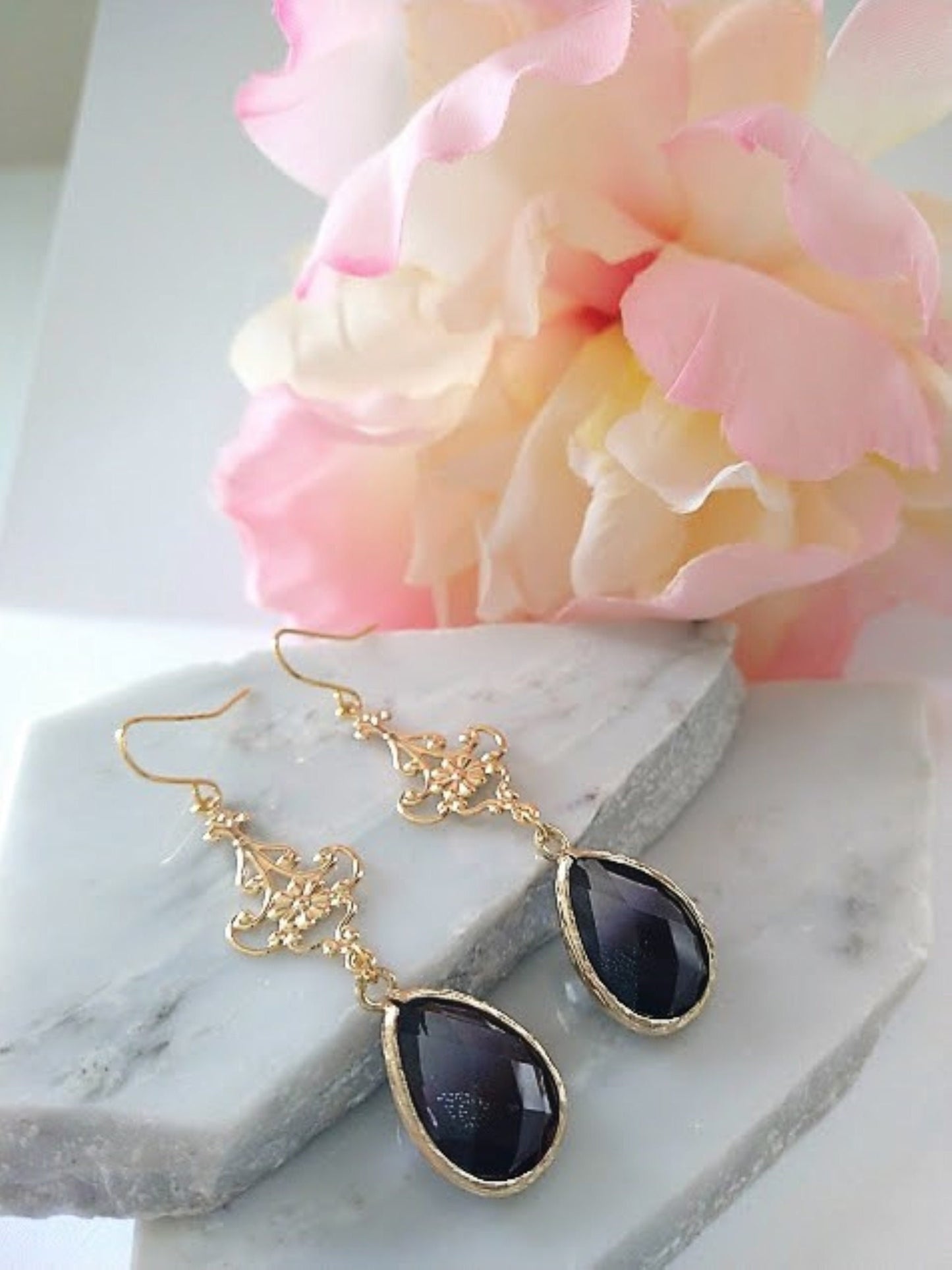 Black & White Glass Teardrop Gold Dangle Earrings, Minimalist Style, Bridal Drop Earrings, Multi Color, Chandelier, Link