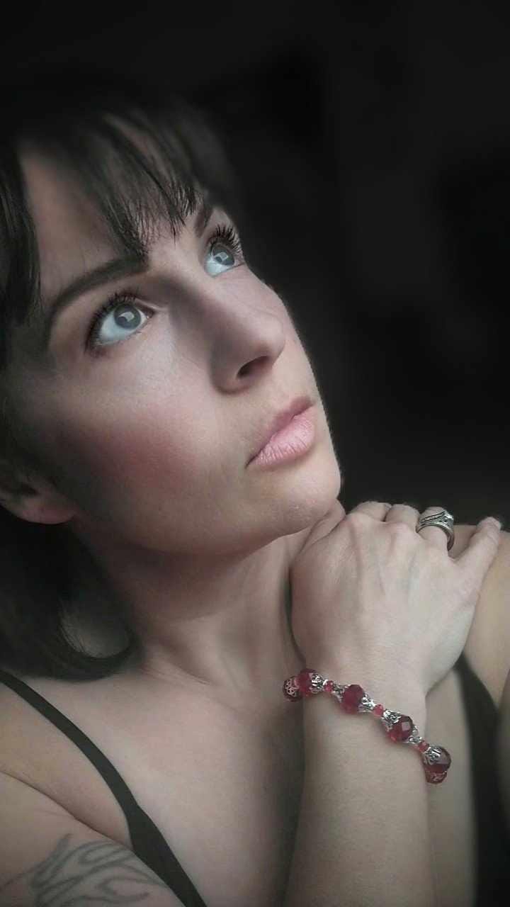 Red Garnet Beaded Stretch Bracelet: Silver Plated Floral Jewelry